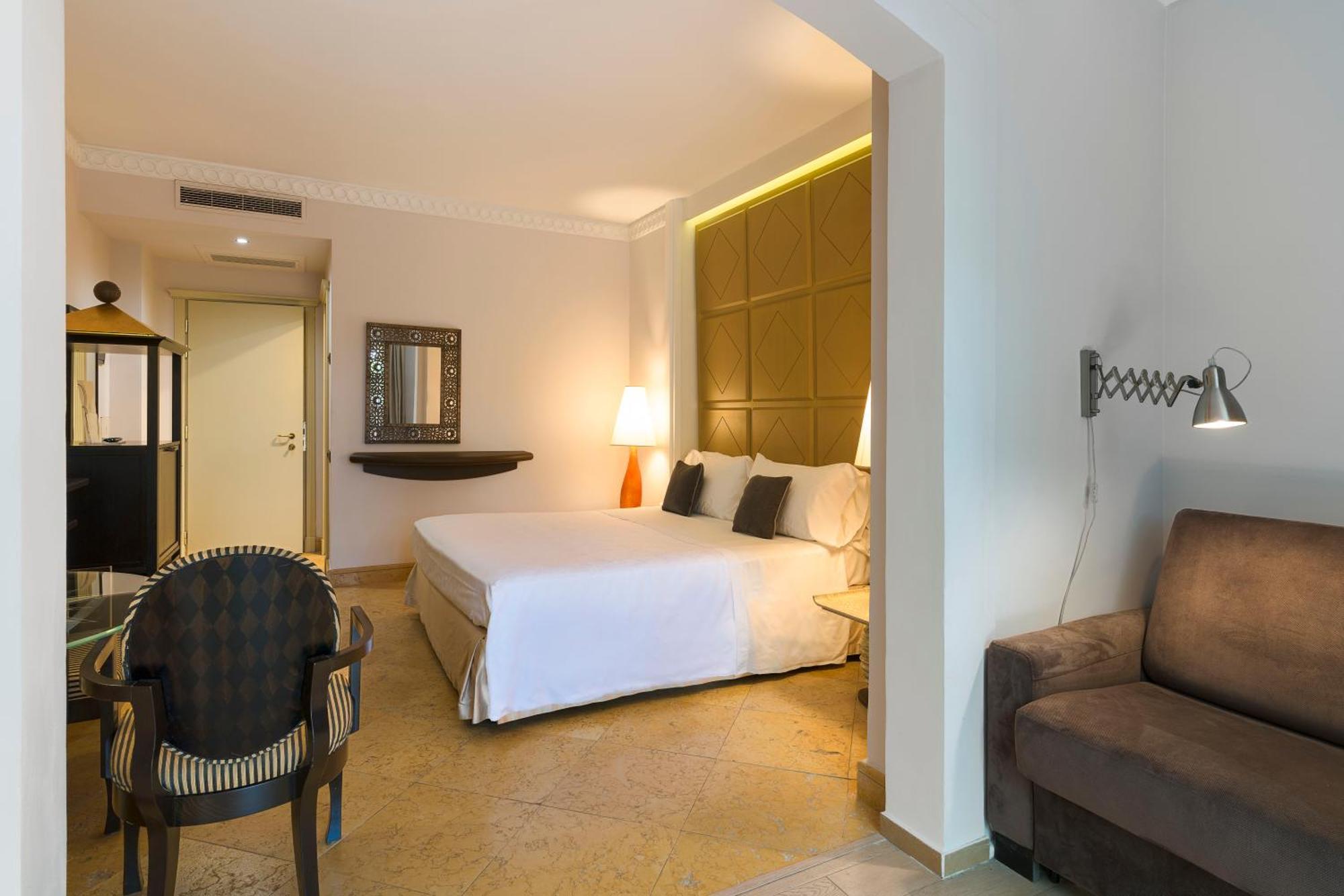 Classic Triple Room Terrace